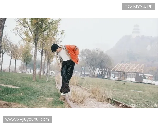 26赛季足球风衣设计创新与潮流融合探讨 运动时尚的全新风向标